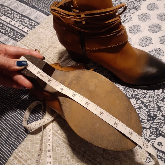 Free People shredded ankle booties, caramel, block heel - Picture 10 of 10